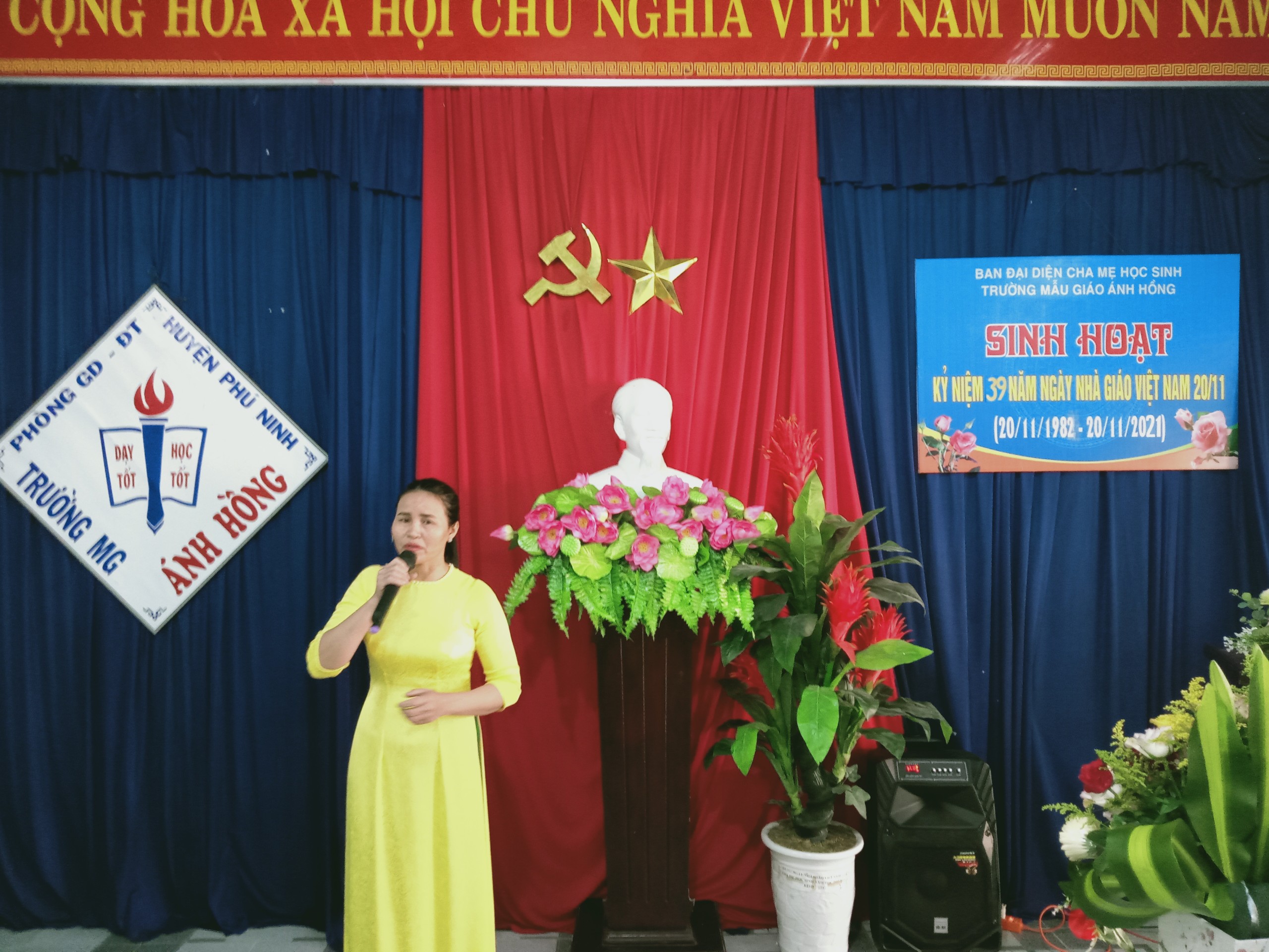 VĂN NGHỆ CHÀO MỪNG