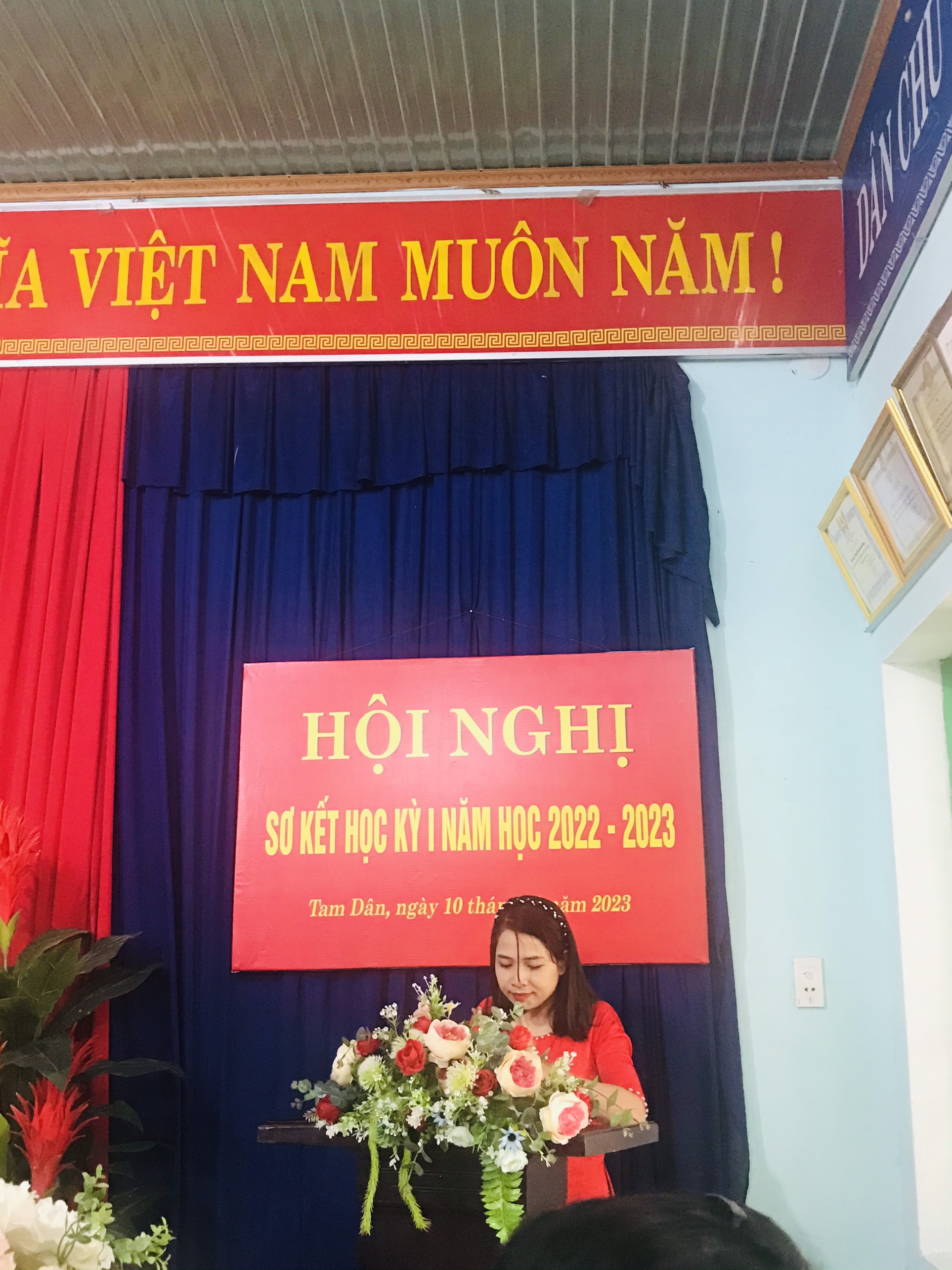 SƠ KẾT HỌC KỲ 1 VÀ LIÊN HOAN ĐÓN HIỆU TRƯỞNG MỚI VỀ NHẬN NHIỆM VỤ VÀ CHIA TAY ĐỒNG CHÍ MƯỜI LUÂN CHUYỂN CÔNG TÁC