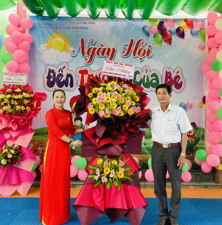 BGH NHẬN HOA LĐ ĐỊA PHƯƠNG